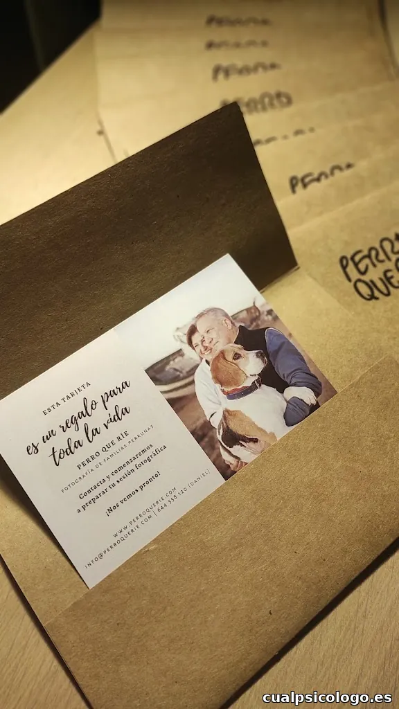 PERRO QUE RÍE. Fotógrafo de familias con perros.