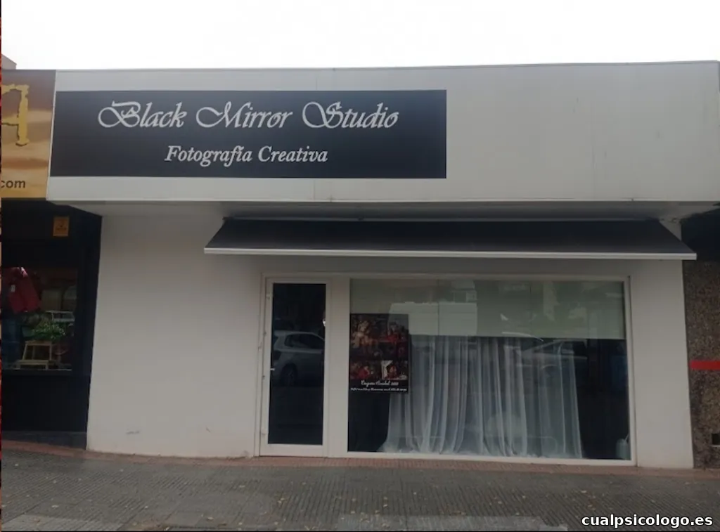 Black Mirror Studio - Fotografía de Familia, Embarazo, Recién Nacido, Smash Cake, Comuniones